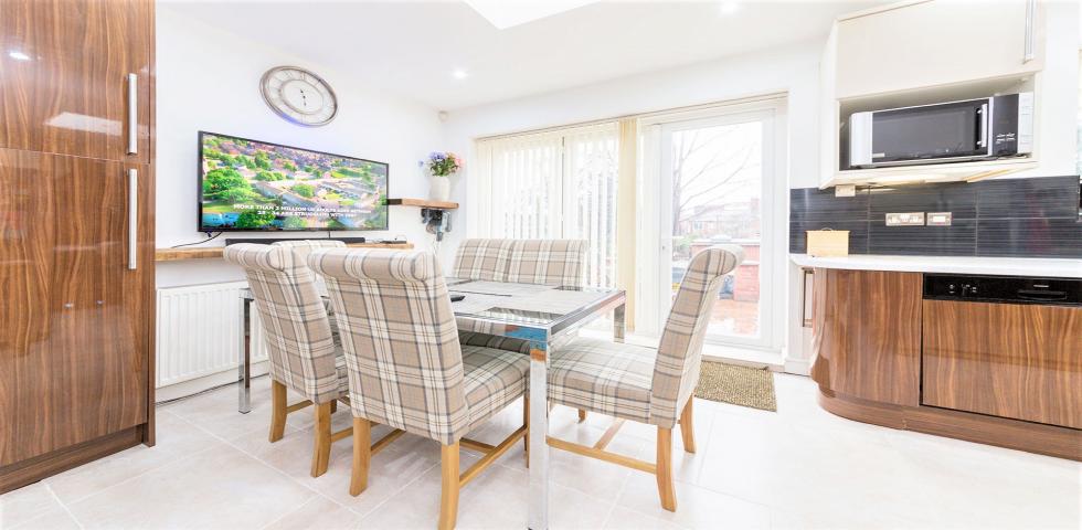 			THREE BATHROOMS, GARDEN , 4 Bedroom, 1 bath, 1 reception Semi-Detached House			 Petworth Road , NORTH FINCHLEY 